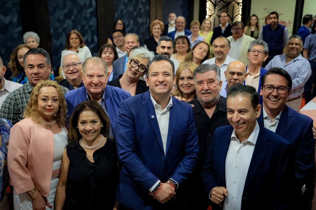 El alcalde Marco Bonilla comparte su visión de futuro con empresarios de Juárez. Descubre los puntos clave de la agenda por la competitividad y el bienestar de Chihuahua.