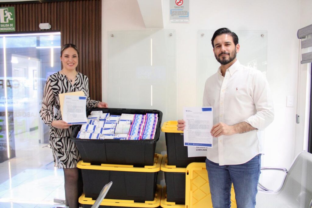 La diputada Yesenia Reyes entrega más de 1,300 cajas de medicamento en el Distrito 01 de Chihuahua. Una gestión histórica en salud para familias vulnerables.