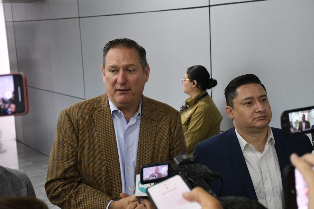 El diputado Carlos Olson pide al alcalde de Juárez, Cruz Pérez Cuéllar, regularizar el ISR retenido a trabajadores y explicar por qué no se ha entregado al SAT.