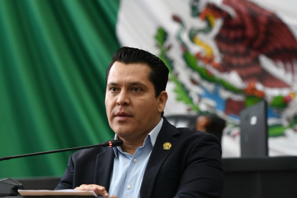 Ante la sequía extrema, el diputado Roberto Carreón exige al Gobierno Federal frenar la entrega de agua a EE. UU. y dar prioridad al campo de Chihuahua.